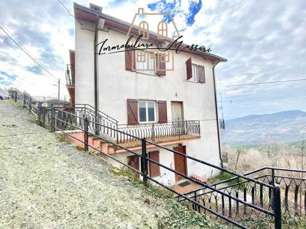 appartamento in vendita a Rocchetta di Vara in zona Suvero