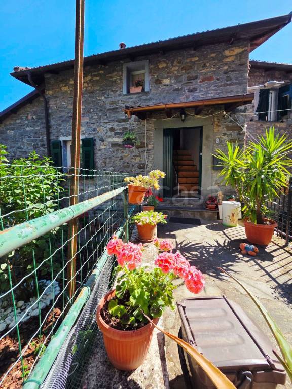 casa indipendente in vendita a Rocchetta di Vara in zona Veppo