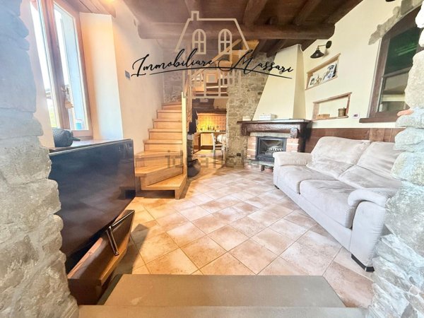 esavano in vendita a Rocchetta di Vara in zona Stadomelli