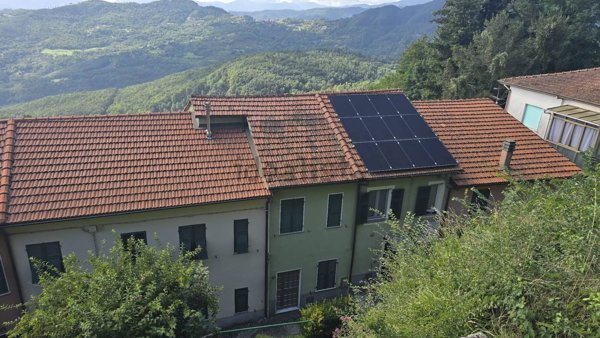 casa indipendente in vendita a Rocchetta di Vara in zona Suvero