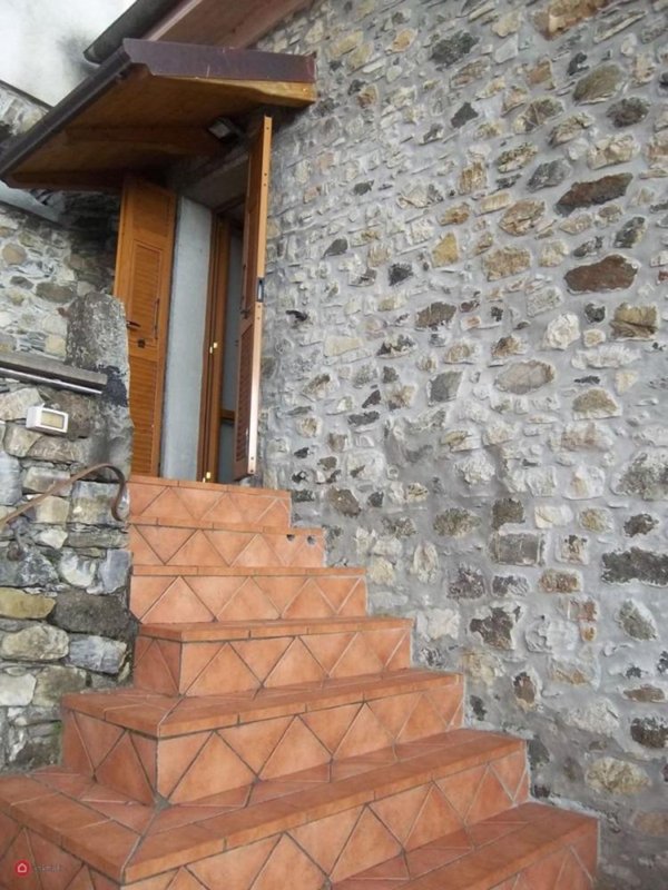 casa indipendente in vendita a Rocchetta di Vara in zona Veppo