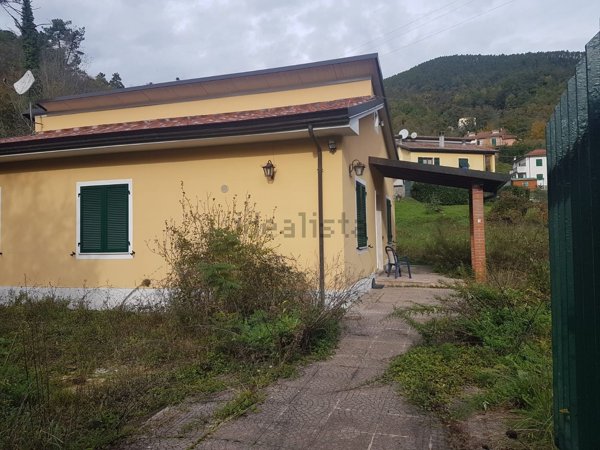 casa indipendente in vendita a Rocchetta di Vara in zona Rocchetta