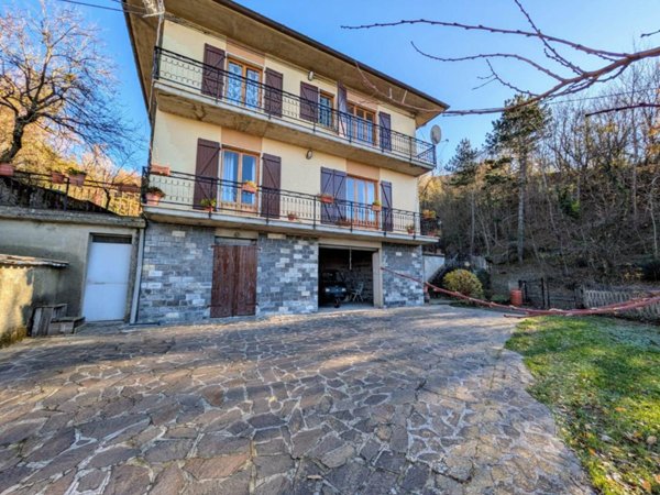 casa indipendente in vendita a Rocchetta di Vara in zona Suvero
