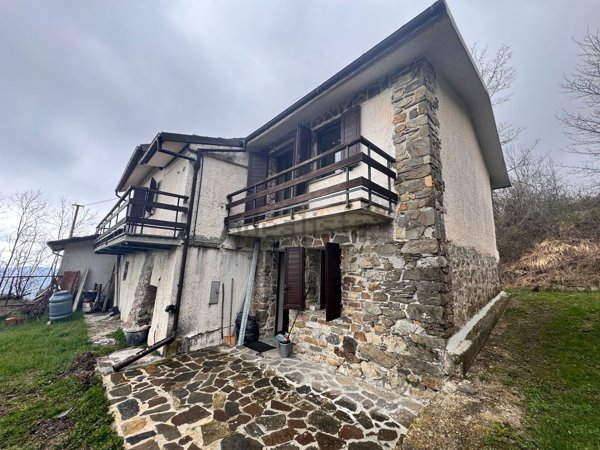 casa semindipendente in vendita a Rocchetta di Vara