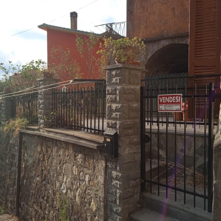 casa indipendente in vendita a Rocchetta di Vara in zona Veppo