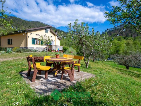casa indipendente in vendita a Rocchetta di Vara
