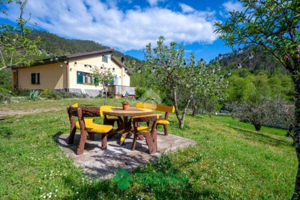 casa indipendente in vendita a Rocchetta di Vara