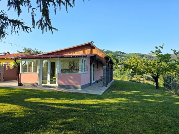 casa indipendente in vendita a Rocchetta di Vara