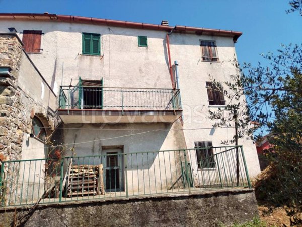 casa indipendente in vendita a Rocchetta di Vara in zona Stadomelli