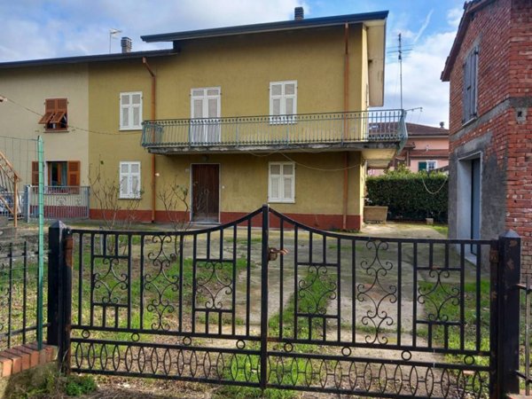 casa indipendente in vendita a Santo Stefano di Magra