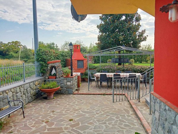 casa indipendente in vendita a Santo Stefano di Magra