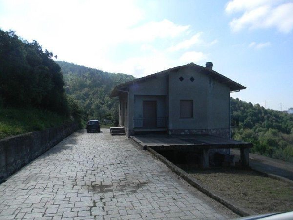 casa indipendente in vendita a Santo Stefano di Magra