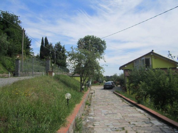 casa indipendente in vendita a Santo Stefano di Magra