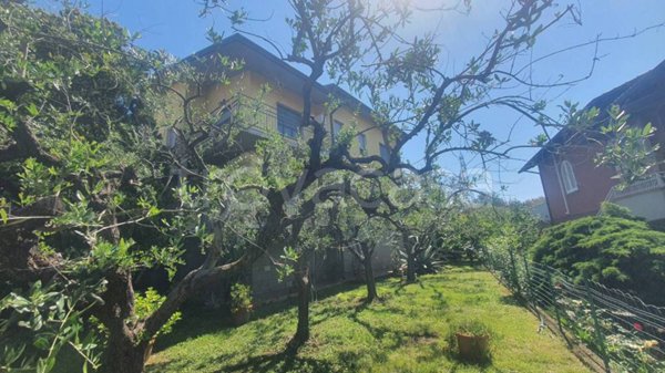 casa indipendente in vendita a Santo Stefano di Magra