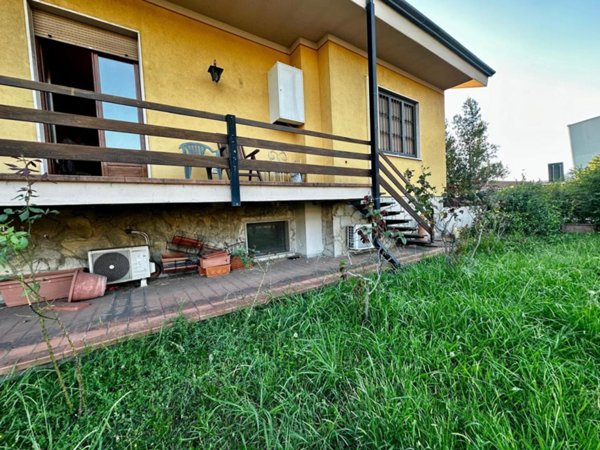 casa indipendente in vendita a Santo Stefano di Magra