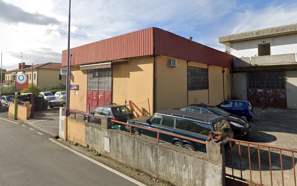 locale commerciale in vendita a Santo Stefano di Magra