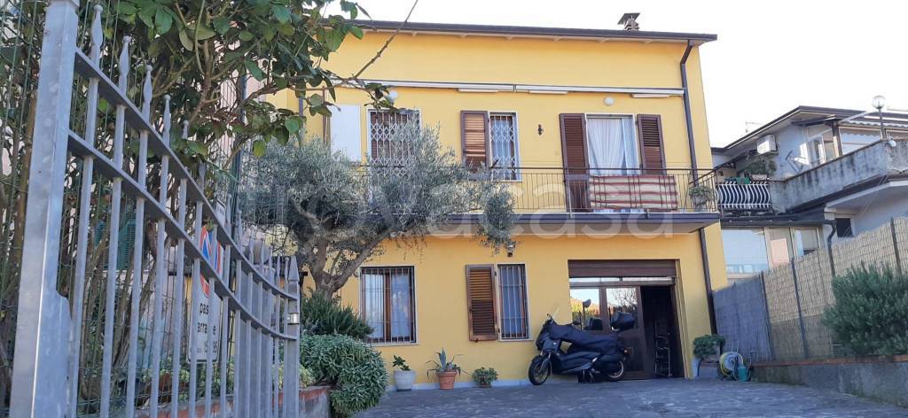 casa indipendente in vendita a Santo Stefano di Magra