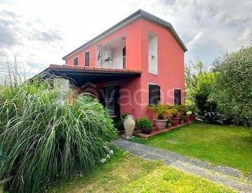 casa indipendente in vendita a Santo Stefano di Magra