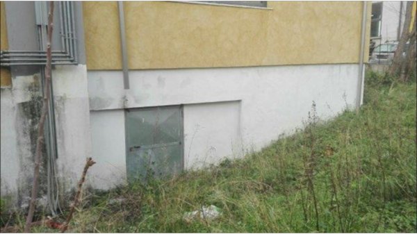 locale di sgombero in vendita a Santo Stefano di Magra