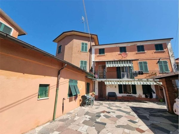 casa indipendente in vendita a Santo Stefano di Magra
