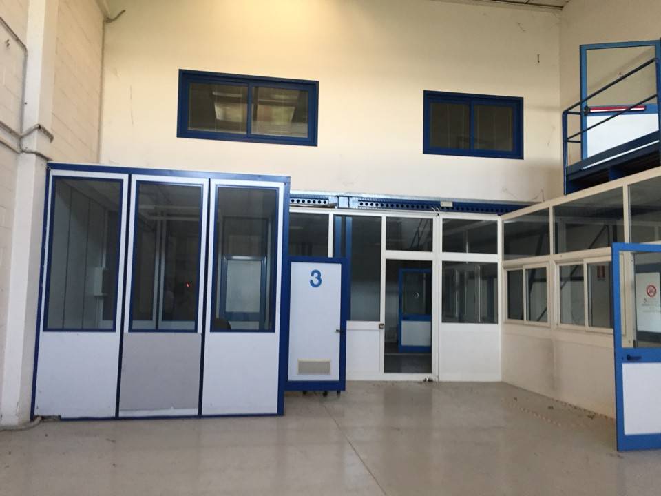 locale commerciale in vendita a Santo Stefano di Magra