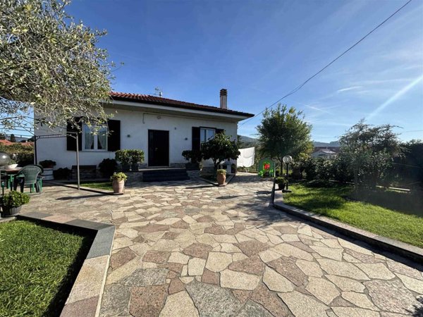 casa indipendente in vendita a Santo Stefano di Magra
