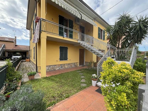 casa indipendente in vendita a Santo Stefano di Magra