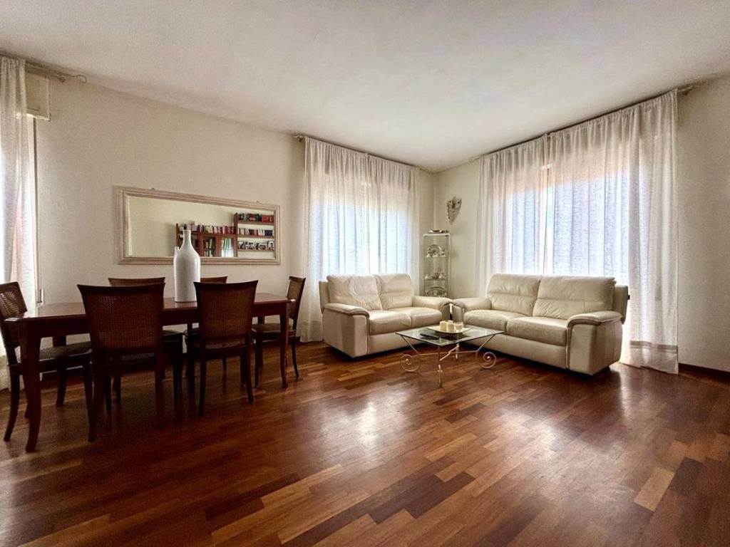 casa indipendente in vendita a Santo Stefano di Magra