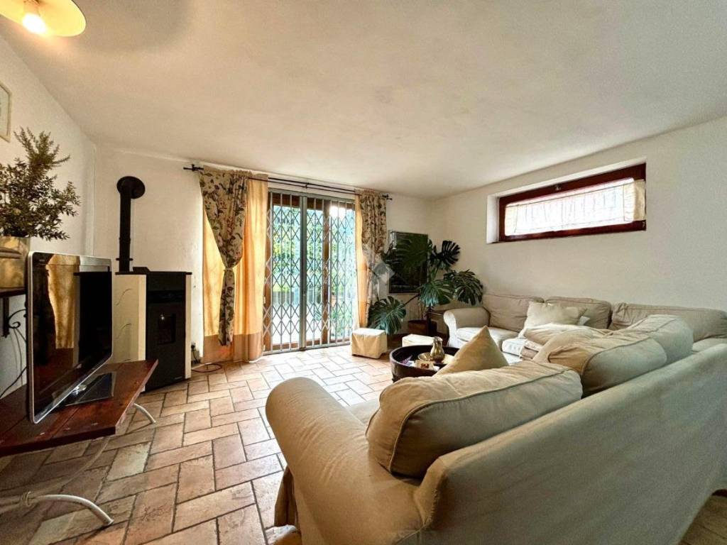 casa indipendente in vendita a Santo Stefano di Magra