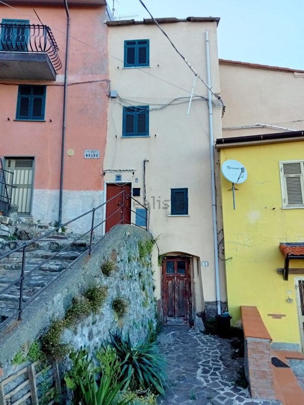 appartamento in vendita a Santo Stefano di Magra in zona Ponzano Superiore