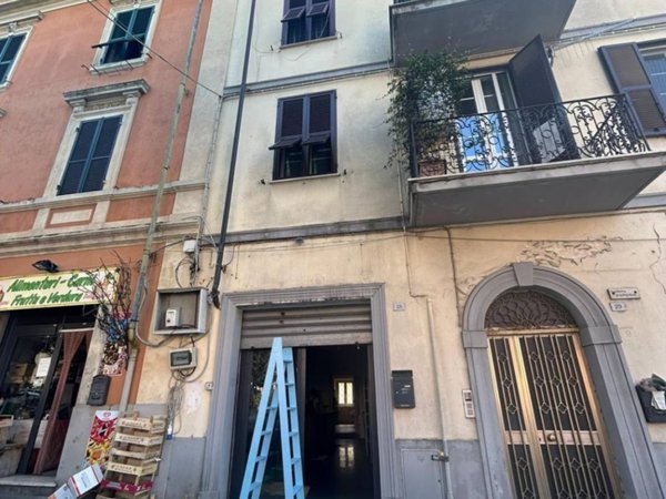 negozio in vendita a Santo Stefano di Magra in zona Ponzano Magra