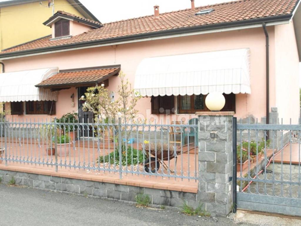 casa indipendente in vendita a Santo Stefano di Magra