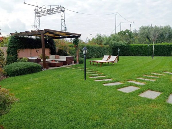 casa indipendente in vendita a Santo Stefano di Magra