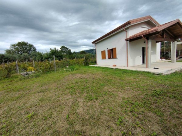 casa indipendente in vendita a Santo Stefano di Magra