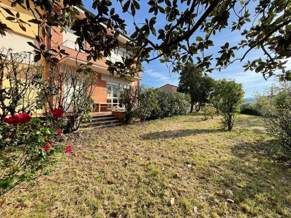 casa indipendente in vendita a Santo Stefano di Magra