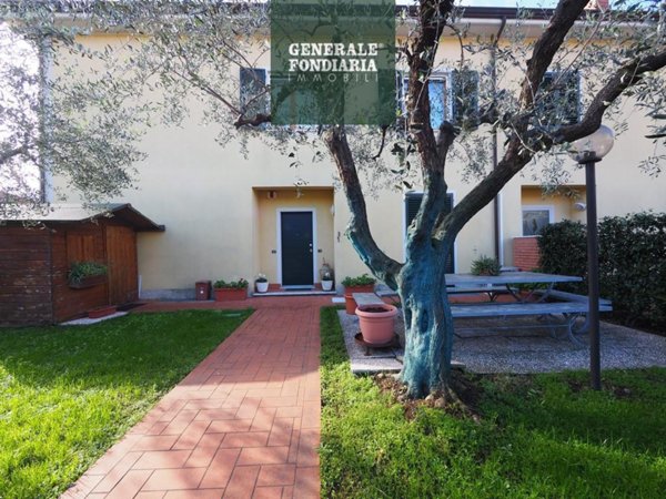 casa indipendente in vendita a Santo Stefano di Magra