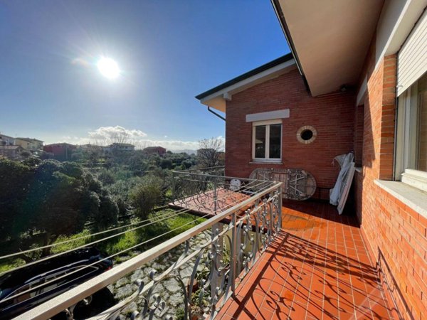 casa indipendente in vendita a Santo Stefano di Magra