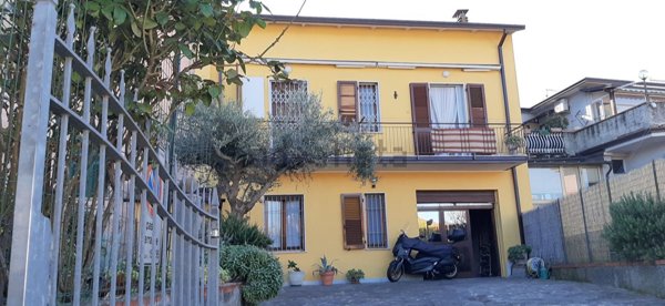 casa indipendente in vendita a Santo Stefano di Magra