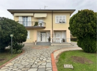 casa indipendente in vendita a Santo Stefano di Magra
