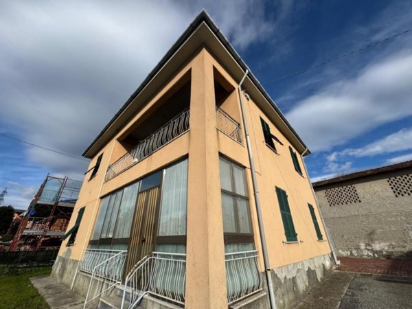 casa indipendente in vendita a Santo Stefano di Magra
