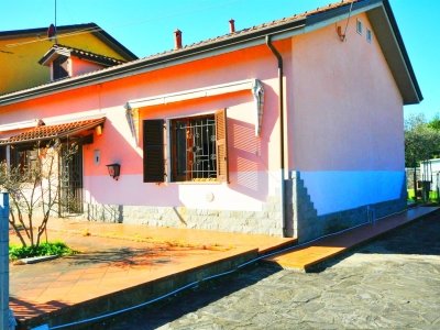 casa indipendente in vendita a Santo Stefano di Magra