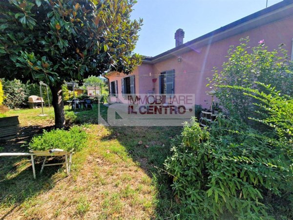 casa indipendente in vendita a Santo Stefano di Magra