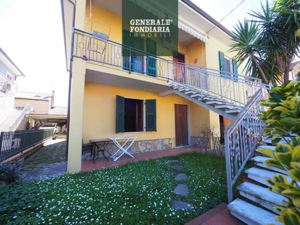 casa indipendente in vendita a Santo Stefano di Magra in zona Ponzano Magra