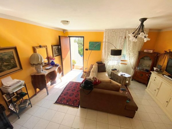 casa indipendente in vendita a Santo Stefano di Magra