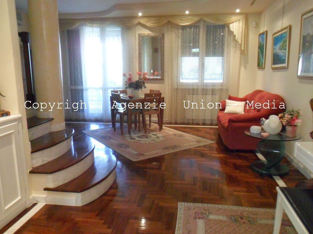 casa indipendente in vendita a Santo Stefano di Magra