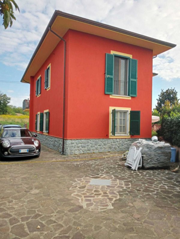 casa indipendente in vendita a Santo Stefano di Magra