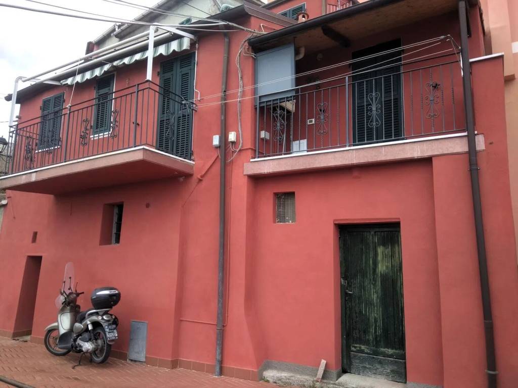 casa indipendente in vendita a Santo Stefano di Magra in zona Ponzano Superiore