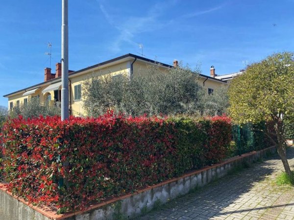 casa indipendente in vendita a Santo Stefano di Magra