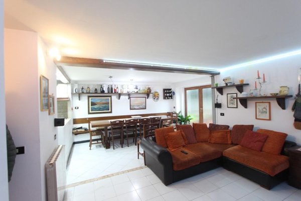 casa indipendente in vendita a Santo Stefano di Magra