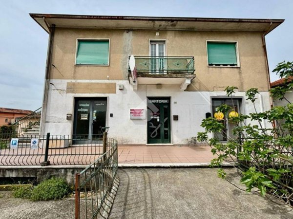 casa indipendente in vendita a Santo Stefano di Magra